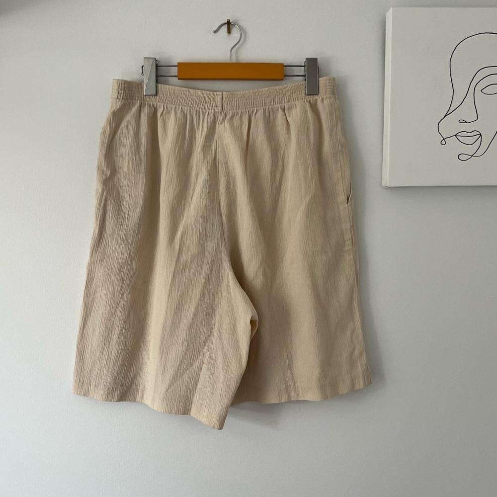 Vintage inspired cream coloured shorts with pockets